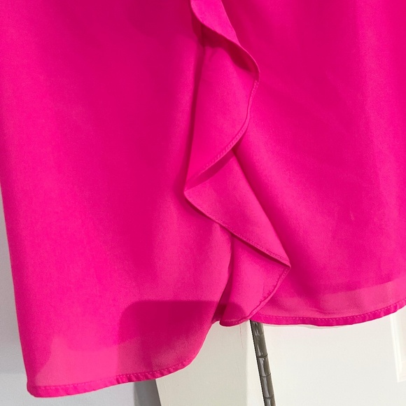 Vince Camuto Women’s Sleeveless Ruffle Front Blouse XS - Picture 9 of 10